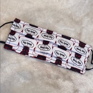“Windy City” face mask